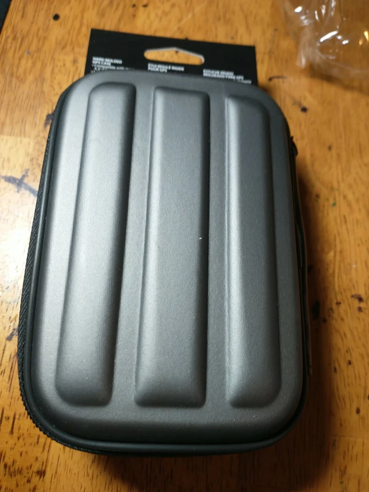 Estuche GPS moldeado duro Rocketfish RF-GP502 se adapta a la mayoría de las pantallas GPS de 4,3" - Gunmetal Foto 4 de 4