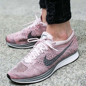 flyknit racer strawberry