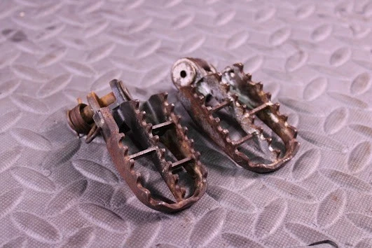 2000 Suzuki RM125 OEM Foot Peg Set Left Right Foot Rests Steps 43561-36E40-019