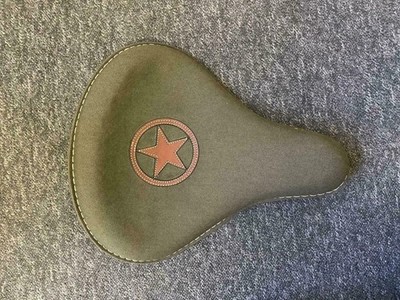HARLEY BOBBER & CHOPPER MILITÄRGRÜNER CANVAS-SOLO-SITZ MIT TEXAS-STERN