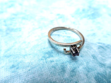 Ladies 14k yellow Gold Ruby ring. Size 4 1/2
