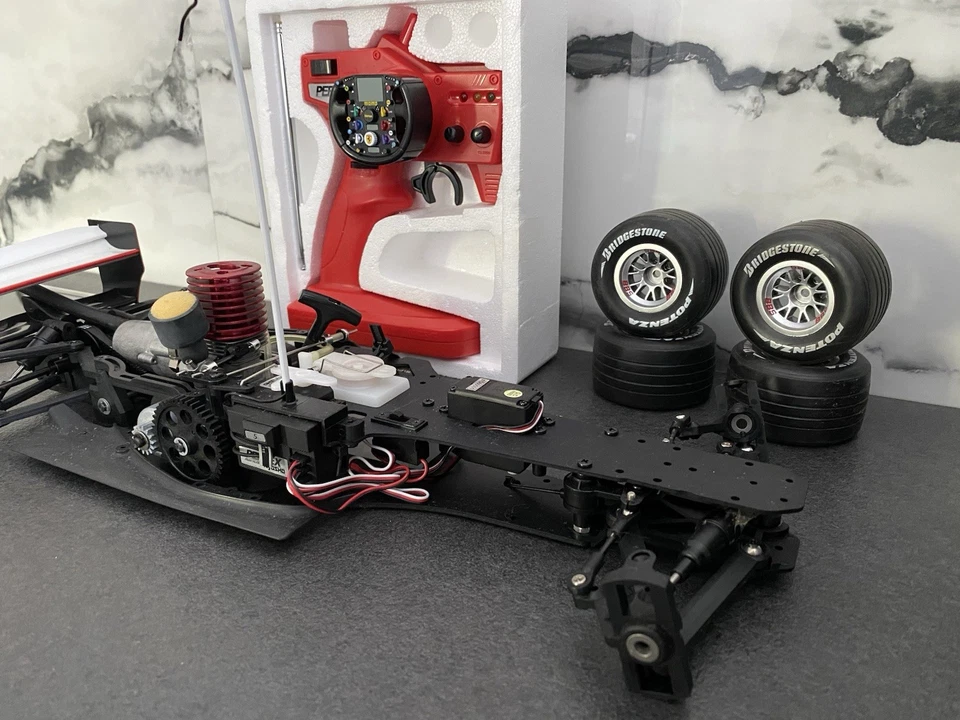 Kyosho 1:8 Nitro F1 2004 RC Modell Set Bausatz Rarität - Bild 3 von 4