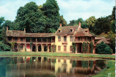 Postkarte VERSAILLES - Le Petit Trianon. La Maison de la Reine.