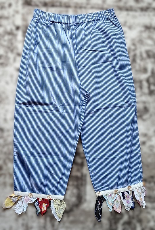 Taylor G Pinstrip Pants. Elastic Waist. Pull On. Handkerchief. XL.