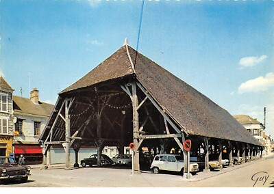 91. Nr. 205082. Milly La Foret. Marktplatz. Gesamtansicht.cpsm - 15 x 10,5