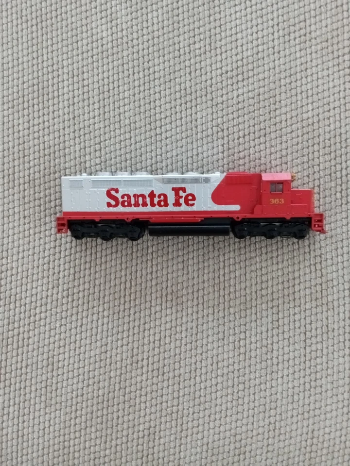 Kit athearn 4127 santa fe/sdp40 maniquí/rojo, plata #363/escala ho/usado Foto 4 de 4
