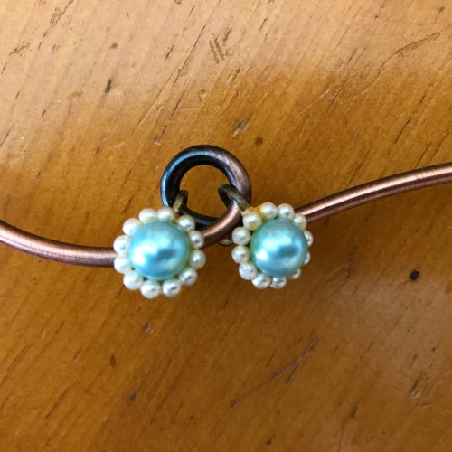 Pretty Pair of Vintage Screw On Post Style Blue and White Flower Earrings - Picture 2 of 11
