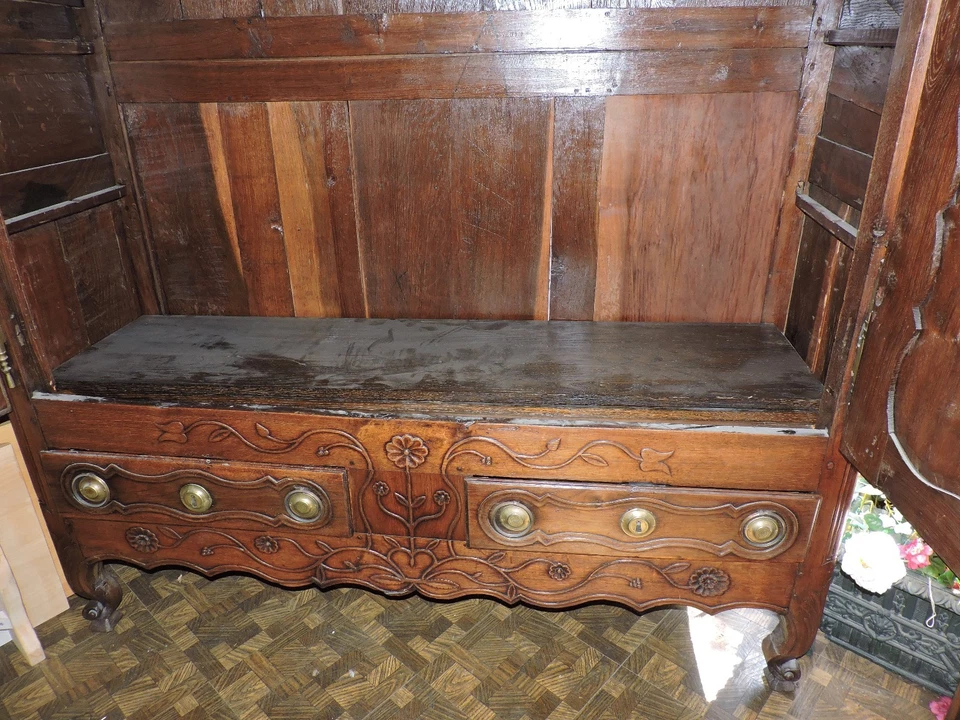 VENTA Precioso armario antiguo de roble tallado en relieve francés de mediados de 1800 Foto 3 de 4