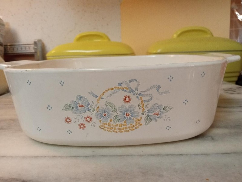 CorningWare Country Cornflower 2L Casserole Dish A-2-B / Vintage