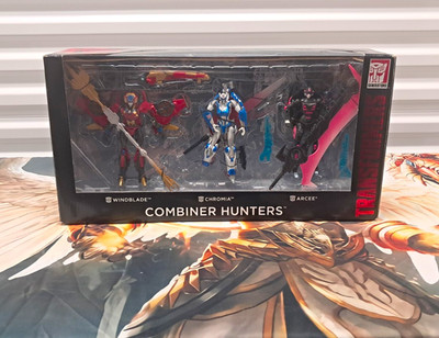 SDCC Transformers Generations Combiner Hunters Windblade Chromia Arcee Set NEW