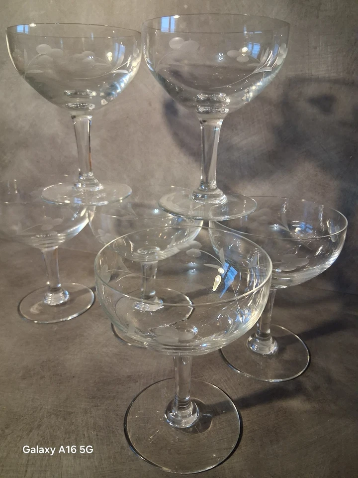 Ancien lot de 🍾 6 coupes à champagne 🍾 en cristal gravé 🍾 vintage - Photo 3/4