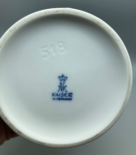 AK KAISER Porzellan Vase Reliefvase Bisquitporzellan Blumenvase weiß Vintage 2 - Bild 6 von 7