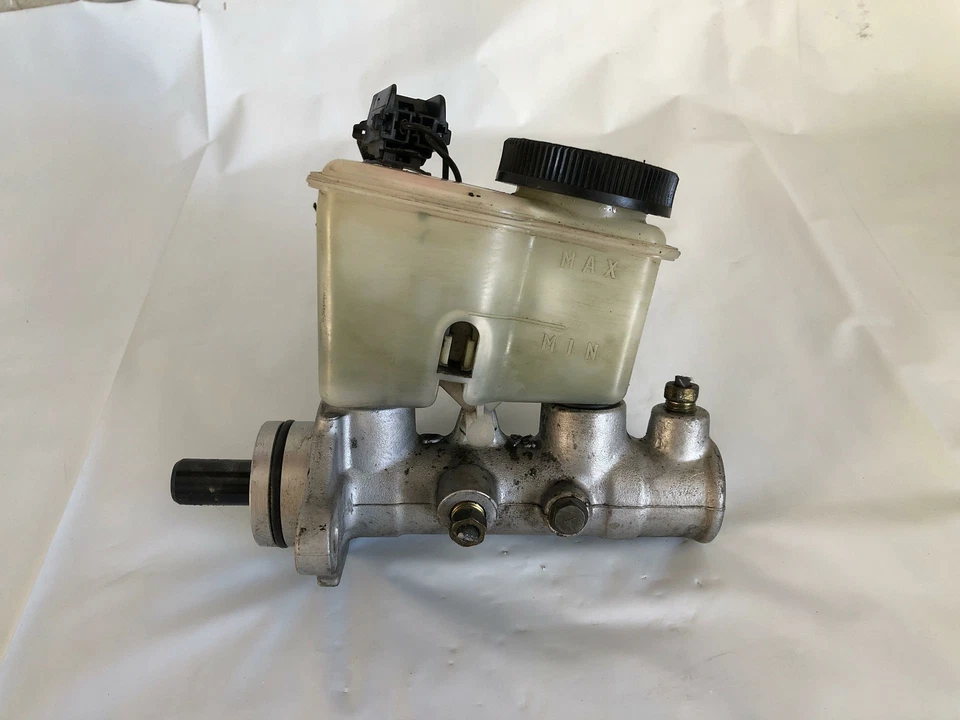 Главный тормозной цилиндр 2001 - 2003 MAZDA PROTÉGE с бутылкой жидкости хэтчбек G - Изображение 4 из 4