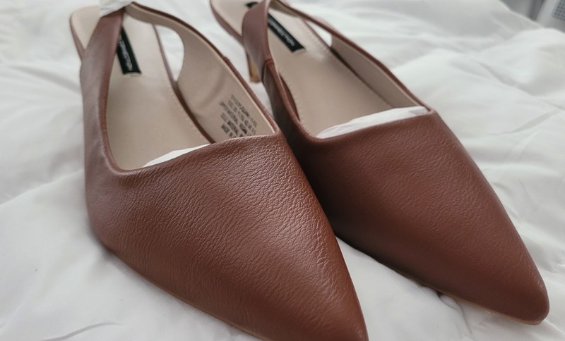 NIB Beautiful Camel/Caramel Color Leather Slingback Kitten Heels.   Size US 11
