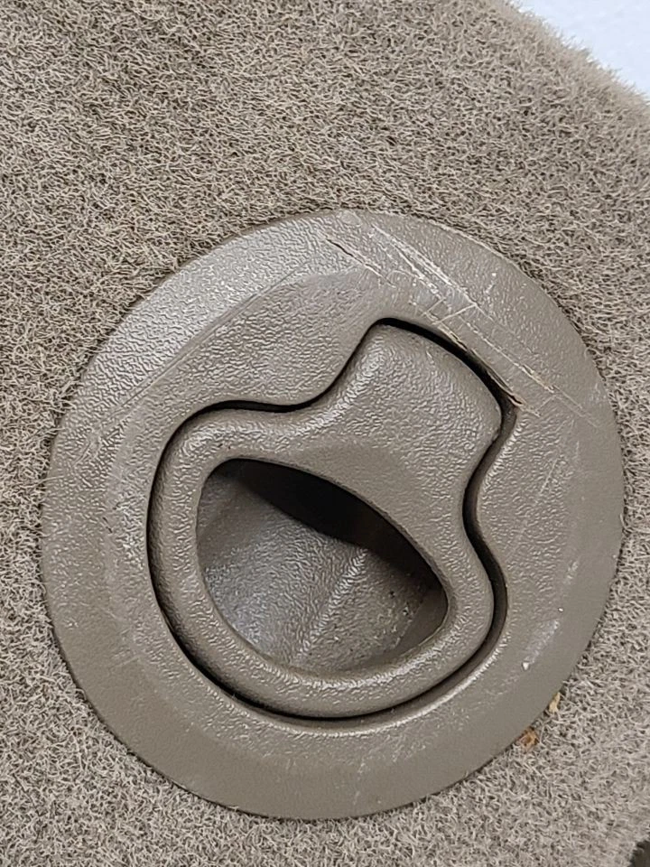 2012 TOWN and COUNTRY Cargo Cover Storage floor door Behind Passenger seat  Foto 2 de 4