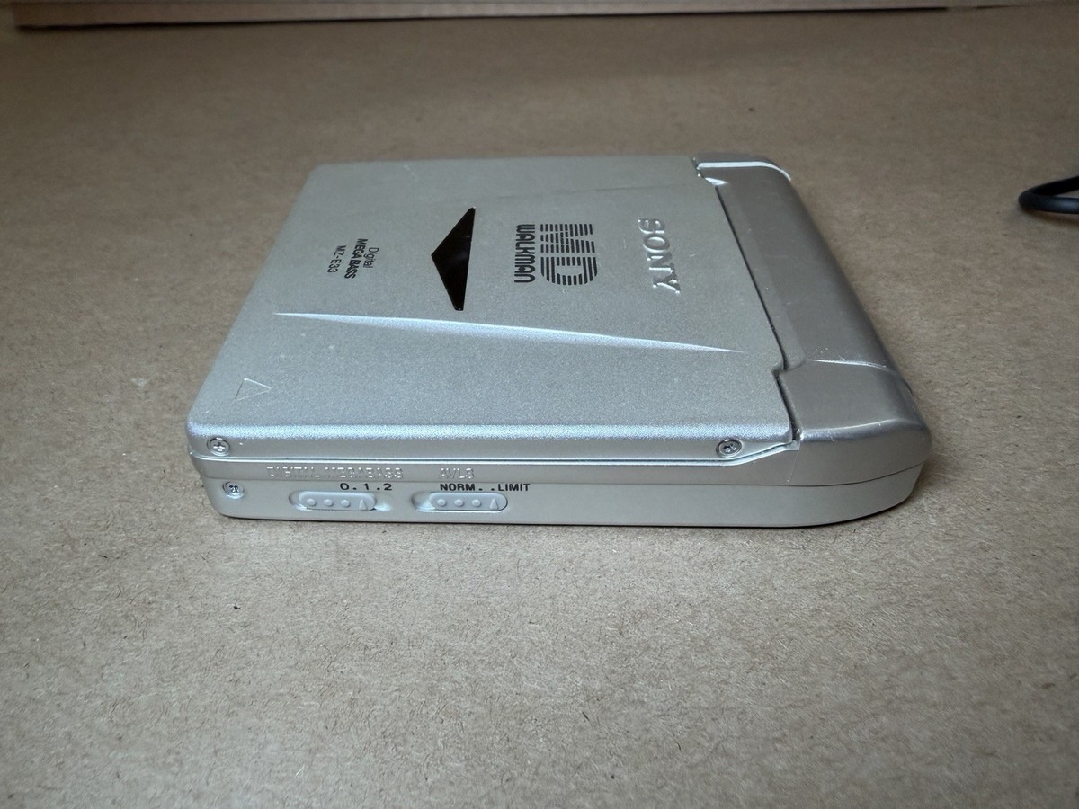 Sony Portable Minidisc Player Walkman MZ-E33 and Remote RM-MZE33