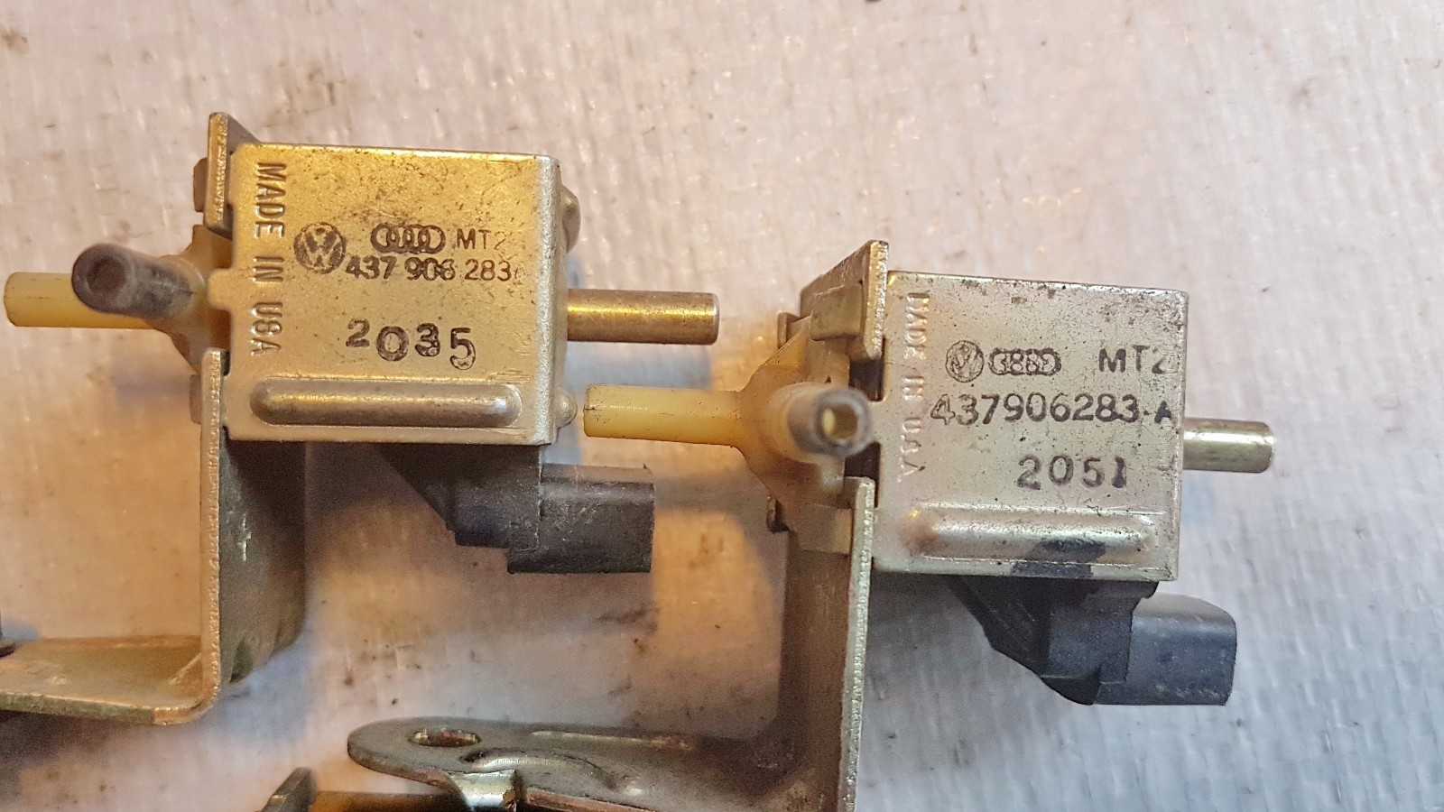 AUDI VW Umschaltventil Magnetventil 437906283A online kaufen | eBay 