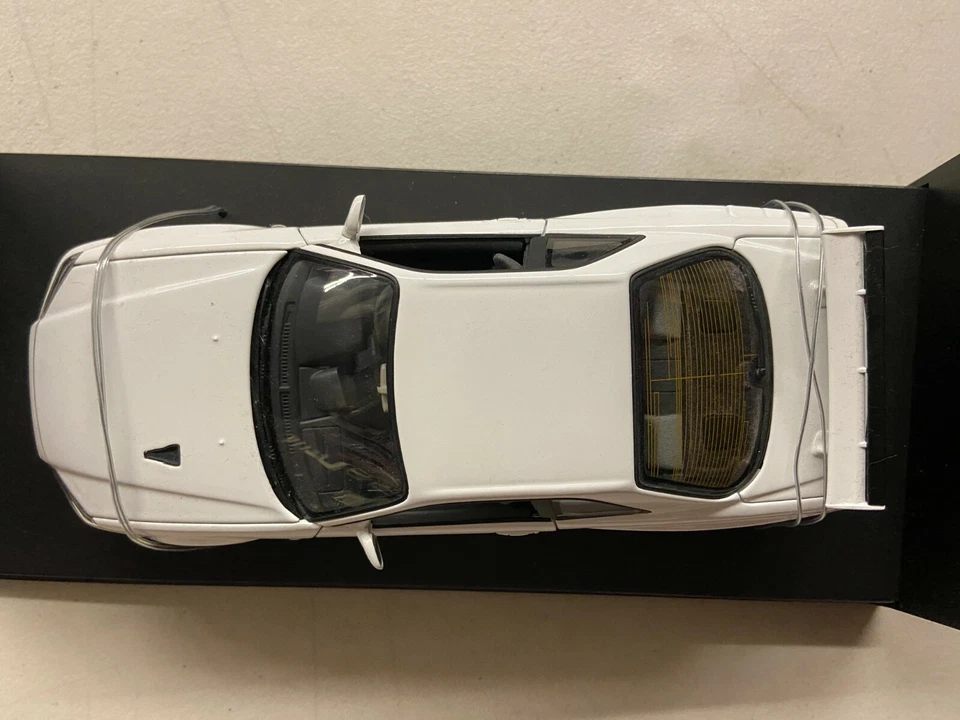 Coche diecast Autoart escala 1:18 Nissan Skyline R34 GTR V-Spec II - blanco Foto 4 de 4
