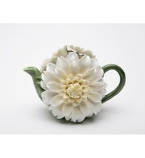 NEW COLLECTIBLE PORCELAIN DAISY GREEN,IVORY FLOWER TEAPOT+NEW IN BOX 56630-NIS