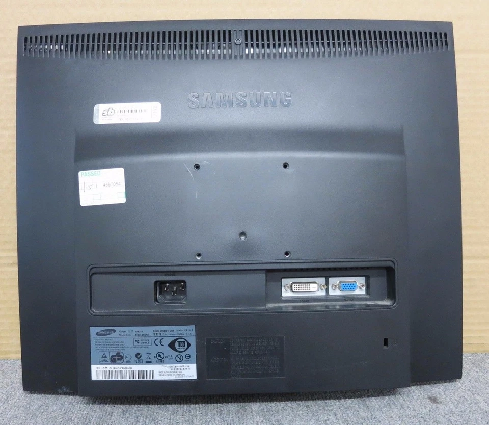 Samsung Syncmaster E1920R LS19CLBSB/EN 19" LCD TFT Monitor With No Stand - Image 2 of 3