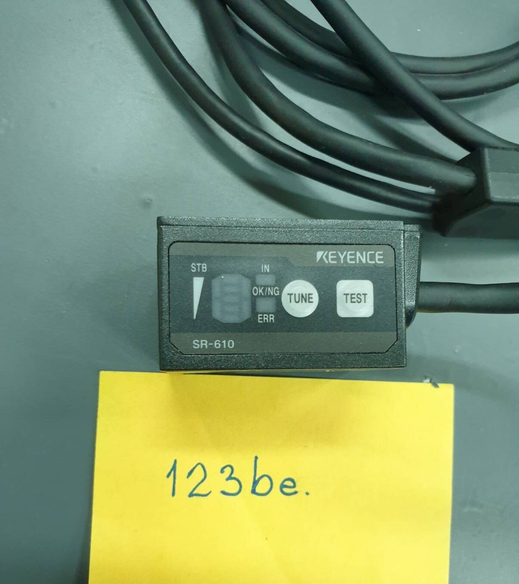 Keyence SR-610 Ultra Small 2D Code Reader, Medium-distance Type