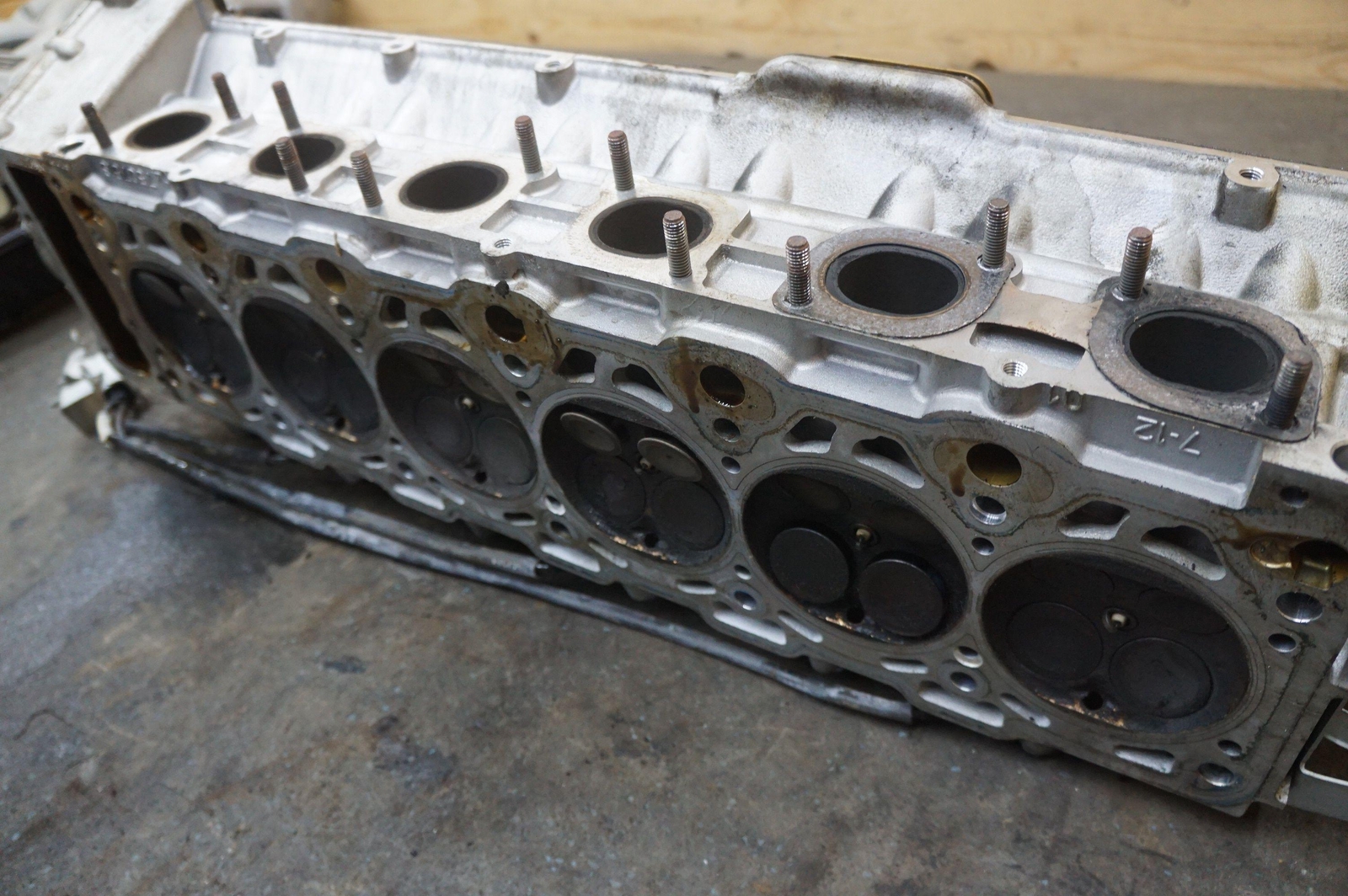 Left Cylinder Head Assembly 11121556129 6.75L N73B68 Rolls Royce Phantom 03-17