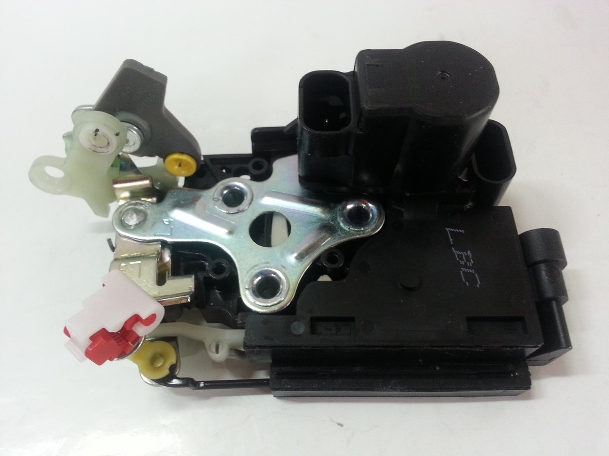Genuine FRONT DOOR LATCH-LH 7121008032 SSANGYONG REXTON +REKES,B