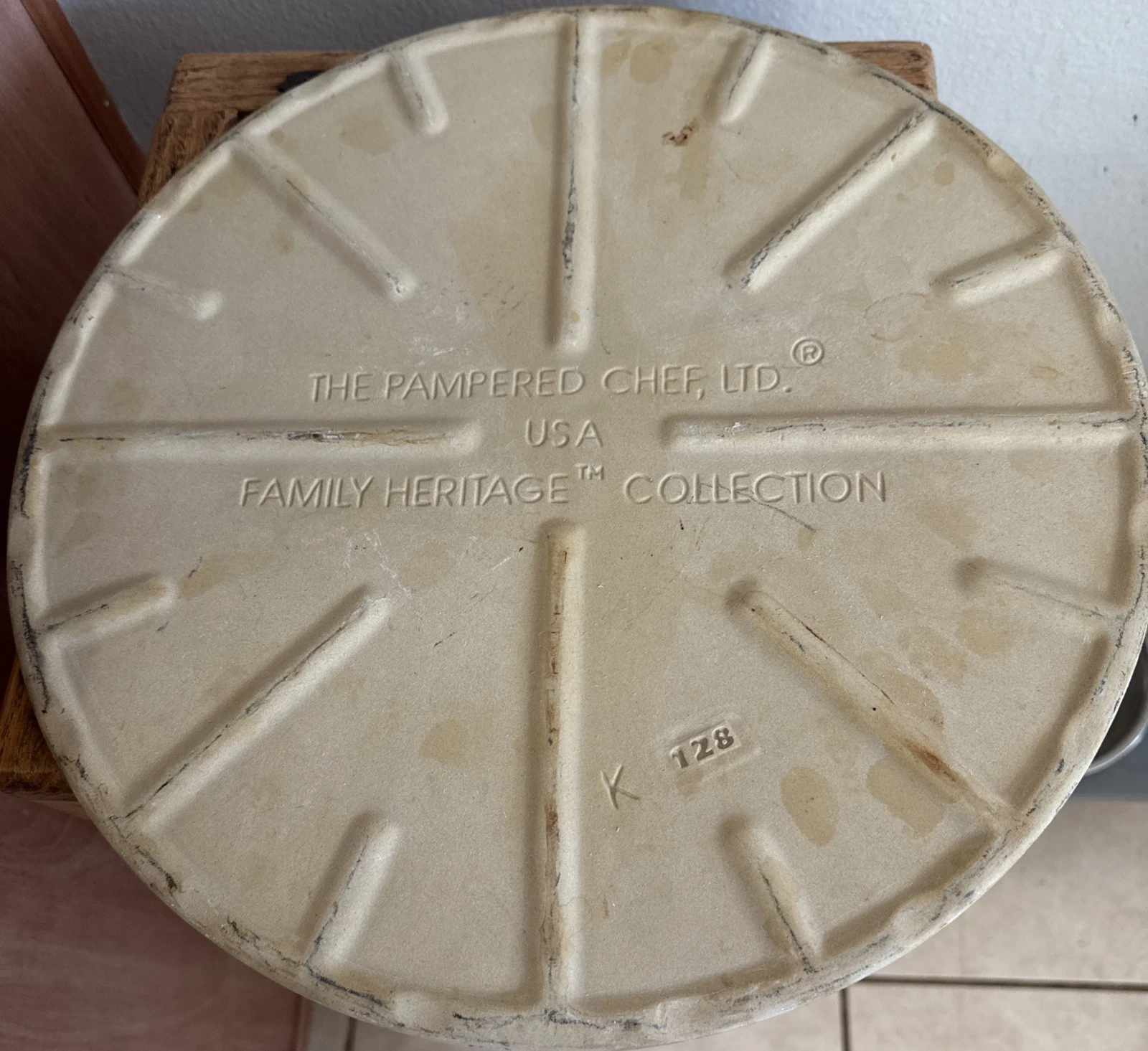 Pampered Chef Stoneware Round Pizza Baking Stone Family Heritage Collection 15"
Opens in a new windo