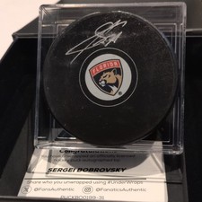 2017-18 Fanatics Under Wraps NHL Series 1 Autographed Hockey Puck 16