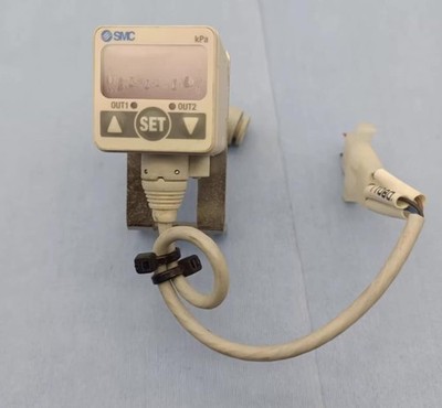 1pc used SMC vacuum digital pressure switch ZSE40-01-22-M *gb