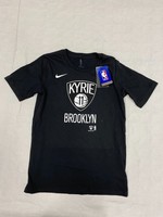 T-Shirt Nike Nba Brooklyn Nets Kyrie Irving Dri-Fit Kind M (10/12) Schwarz