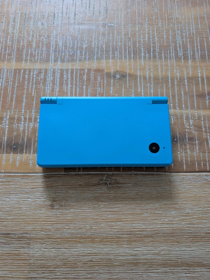 Nintendo DSi Light Blue Handheld System Bundle TWL-001 ( USA ) w/t Cable & Games - Image 2 of 4