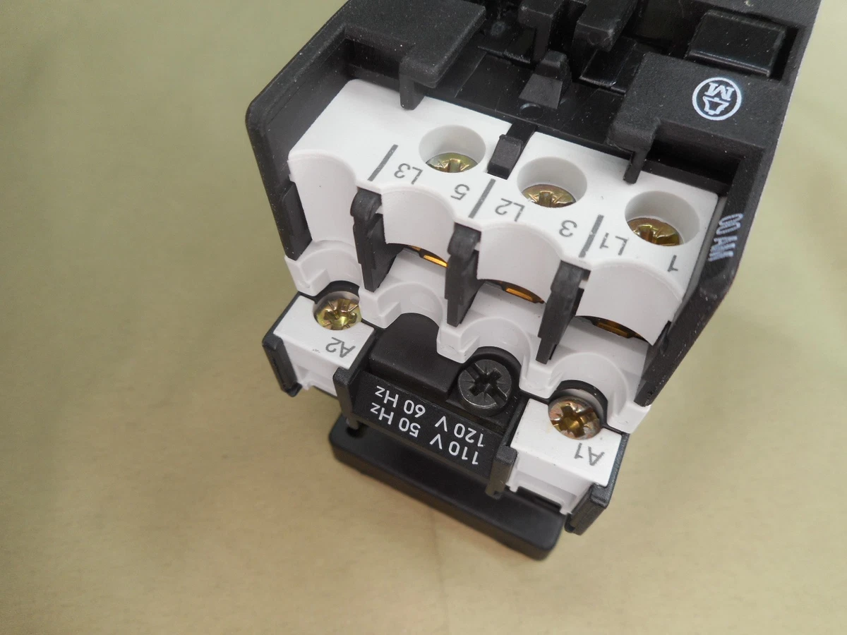 MOELLER DIL00AM 120V contactor (NIB)