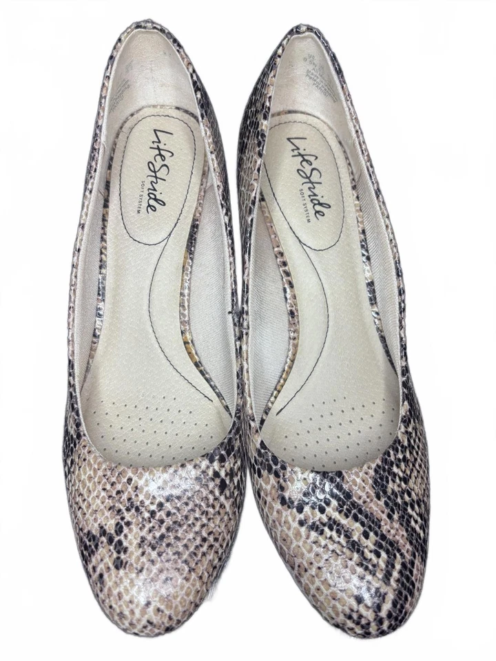 Zapatos de tacón LifeStride para mujer con estampado de serpiente animal Parigi punta de almendra EE. UU. 9N estrechos Foto 4 de 4
