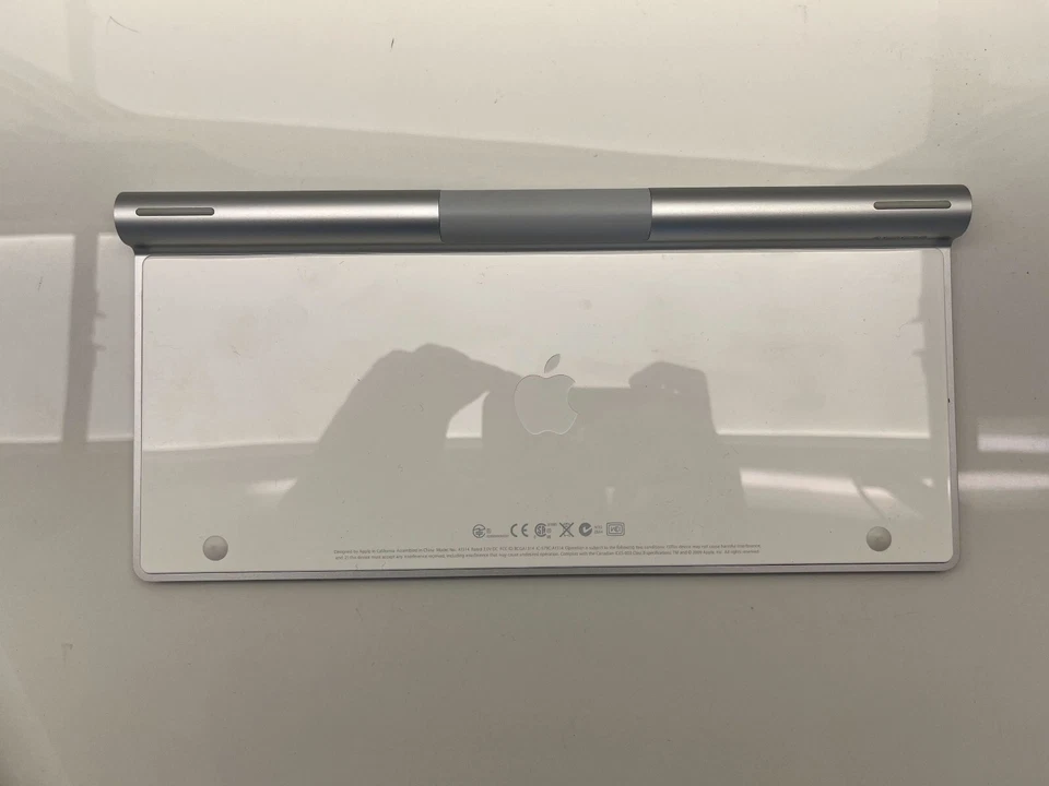 Apple Wireless Keyboard 3rd Generation A1314 In Box - Image 3 of 3