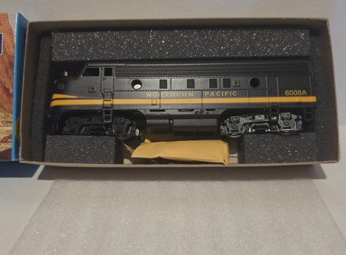 Locomotora diésel Athearn #3273 Northern Pacific #6008A EMD DC HO 1:87 CIB | Condition: Used