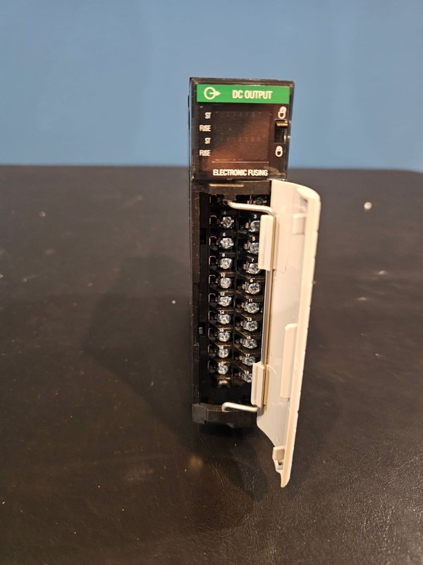 Allen Bradley  1756-OB16 16 Channel Digital Output Module Used functional