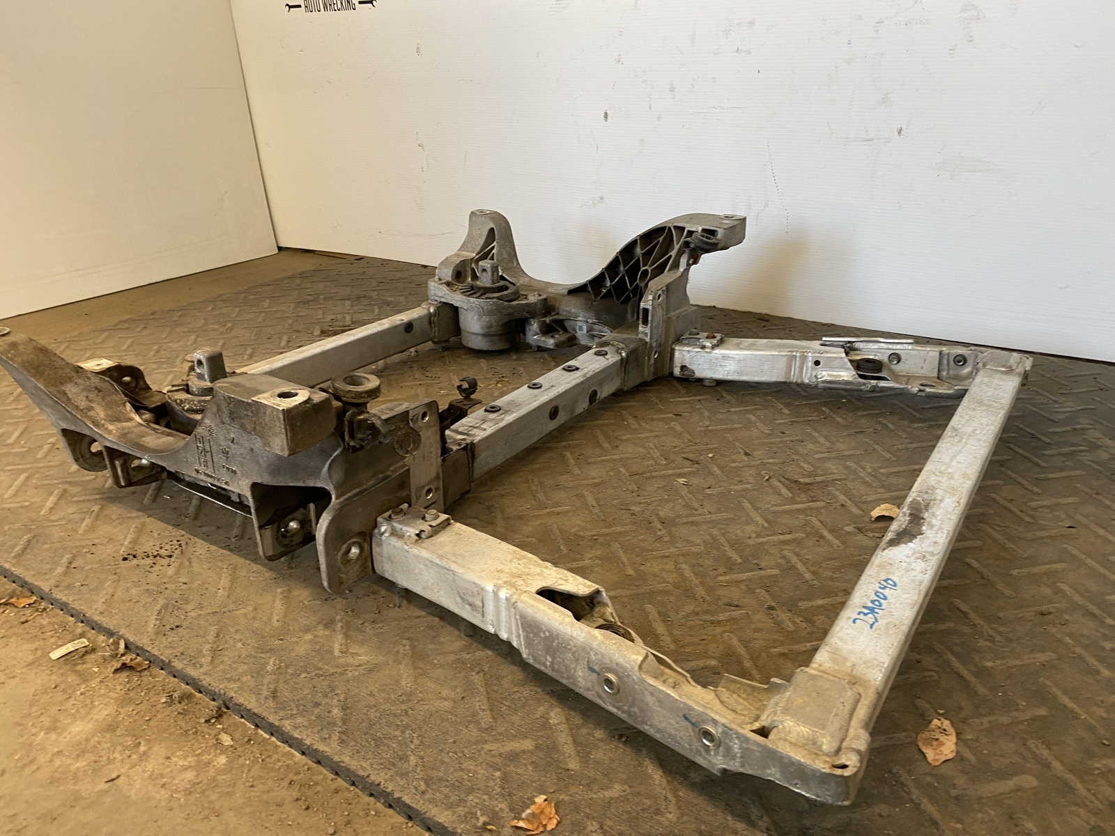 14-17 MASERATI GHIBLI FRONT UNDER CARRIAGE CROSSMEMBER ENGINE SUSPENSION CRADLE