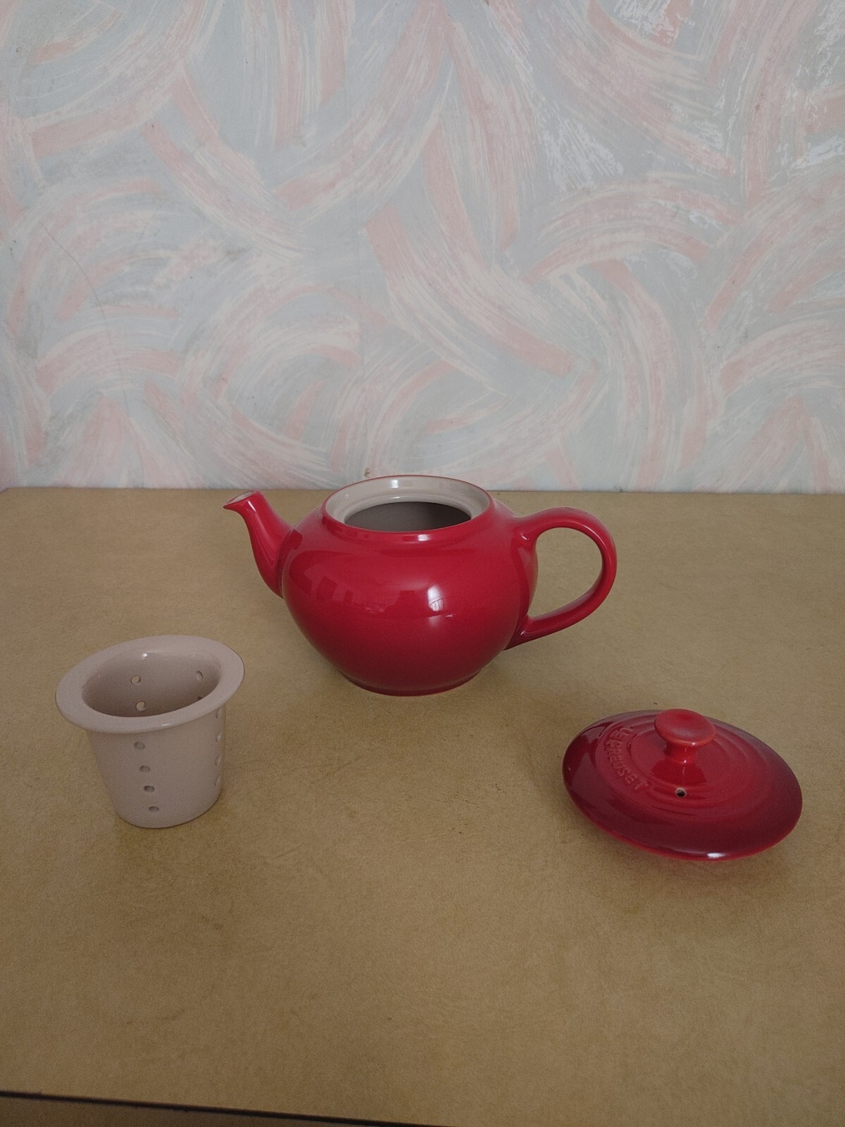 Le Creuset Small Tea Pot Kettle & Infuser 22 Ounce 2 Cup Cerise Red Stoneware