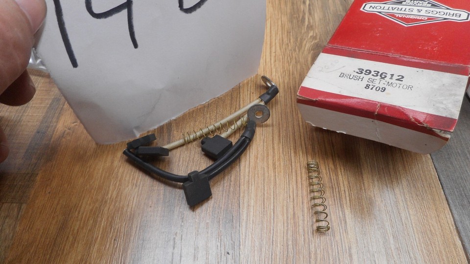 Large Lot NOS Small Engine Lawn Mower Parts Briggs & Stratton Carb Kit