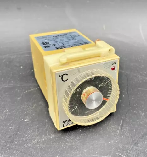 OMRON E5C2-R20K 220-240VAC Temperature Controller