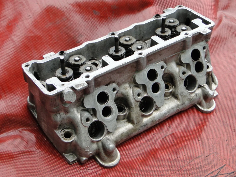 Culata lateral derecha Maserati Biturbo 2.5 V6 OEM 1984-1986 GENUINA 310630003 Foto 4 de 4