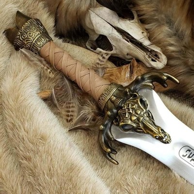 Handmade Albion Conan The Barbarian   Father s Sword with Wallmount, 42 Inch