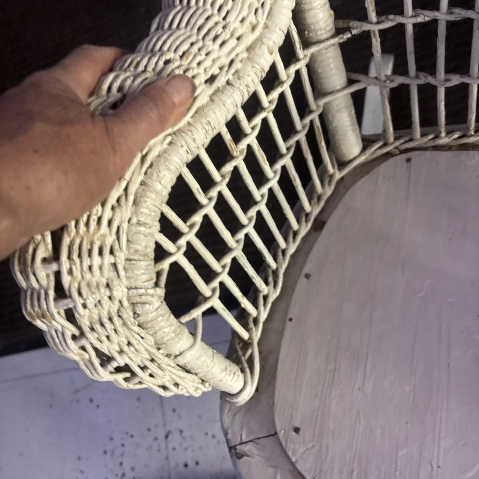 "Linda mecedora infantil vintage de mimbre blanca de 23"" de alto madera y mimbre" Foto 4 de 4