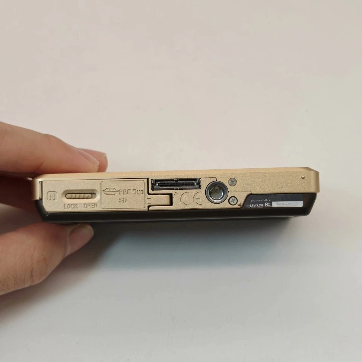 Sony Cyber-shot DSC-TX9/TX9C CMOS Digital Camera 12.2 MP 4x