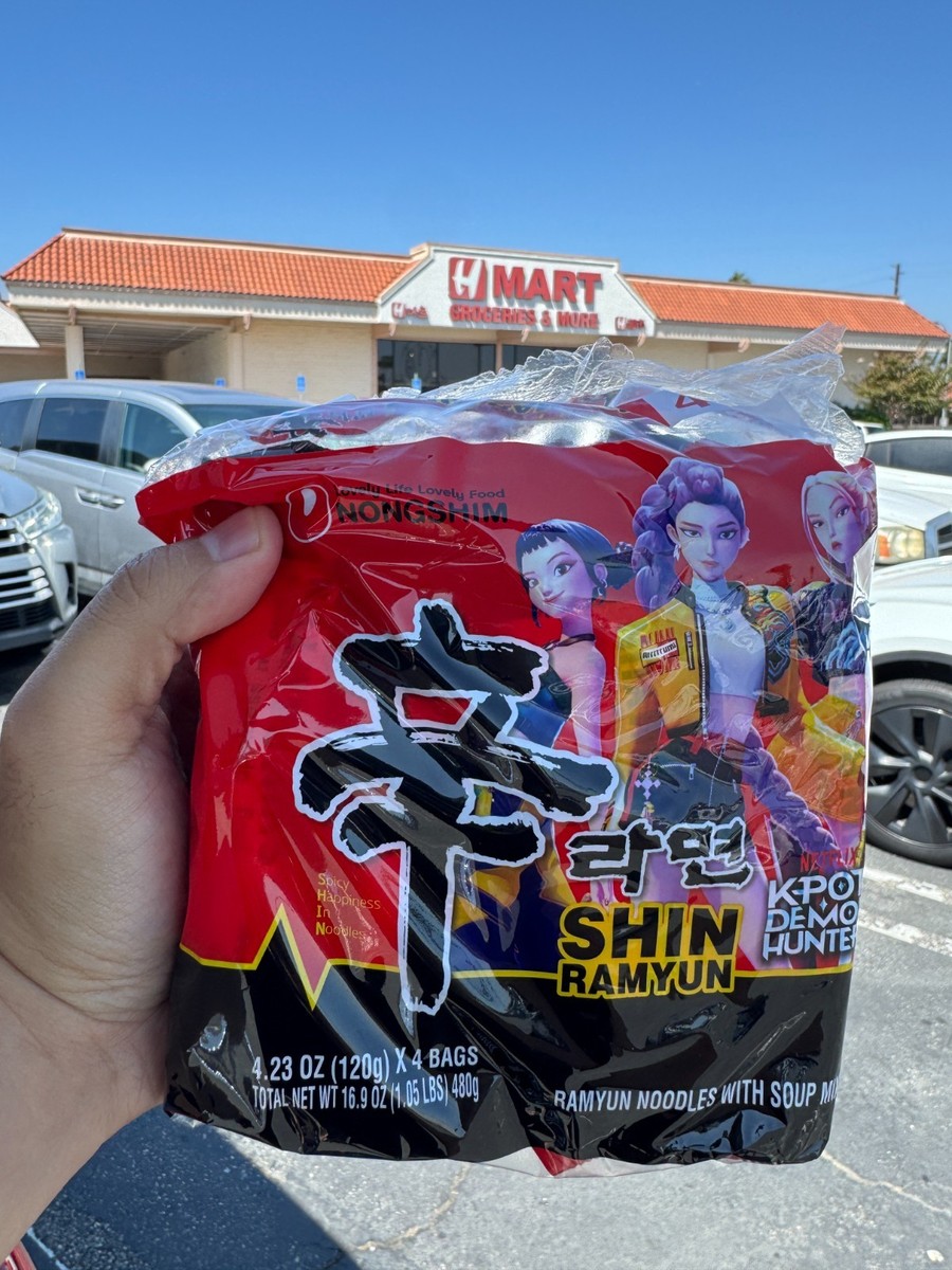 KPOP DEMON HUNTERS Korean Shin Ramyun Ramen 4 Pack Huntrix Rumi