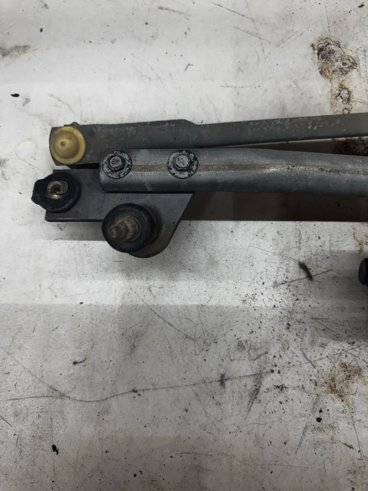 2003 Chevrolet GMC Cadillac Windshield Wiper Motor w/ Linkage OEM. 15166514 - Image 3 of 4