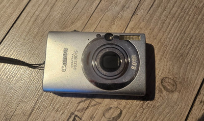 Canon IXUS 80 IS DigitalKamera mit Zubehörpaket | Silber