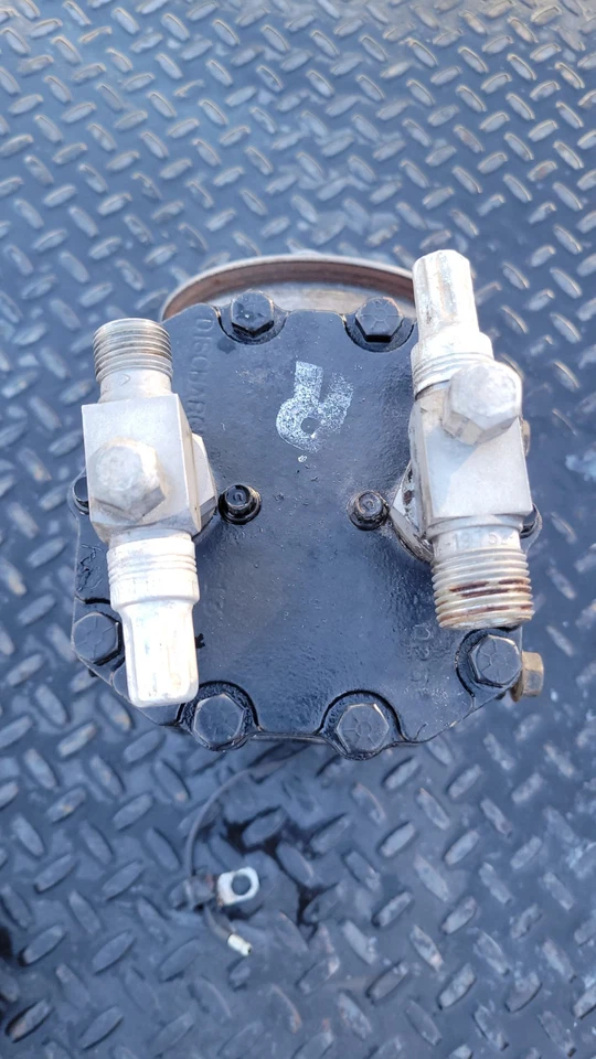 Compresor de aire acondicionado Ford/Lincoln Continental Mark III con soportes Ect Foto 3 de 4