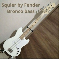 Squier by Fender bronco bass electric bass with case
